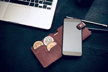 Conheça aplicativos que pagam em criptomoedas! Descubra como ouvir, assistir e interagir enquanto lucra com Bitcoin e muito mais.
